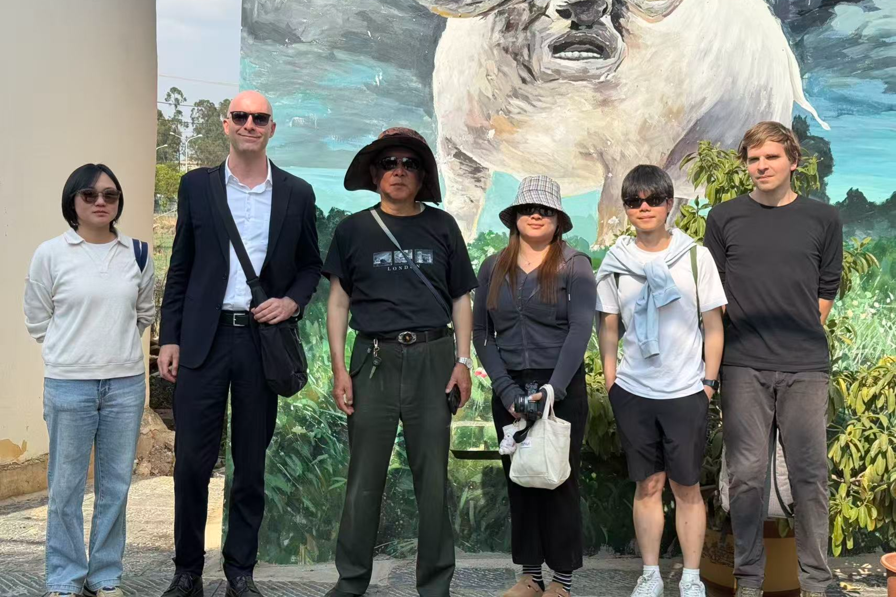 Rencontre entre Li Kunwu et l'Alliance Française lors d’une visite artistique au village de Duqu, organisée par l’Alliance Française de Kunming.
