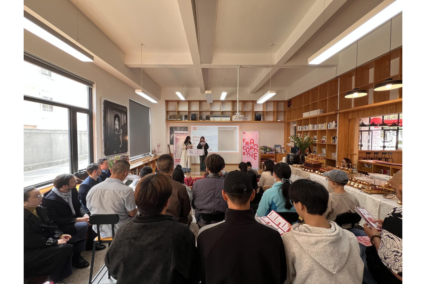 Journée portes ouvertes : 开屏新闻 met en valeur l'ambiance artistique de la journée (mars 2026)